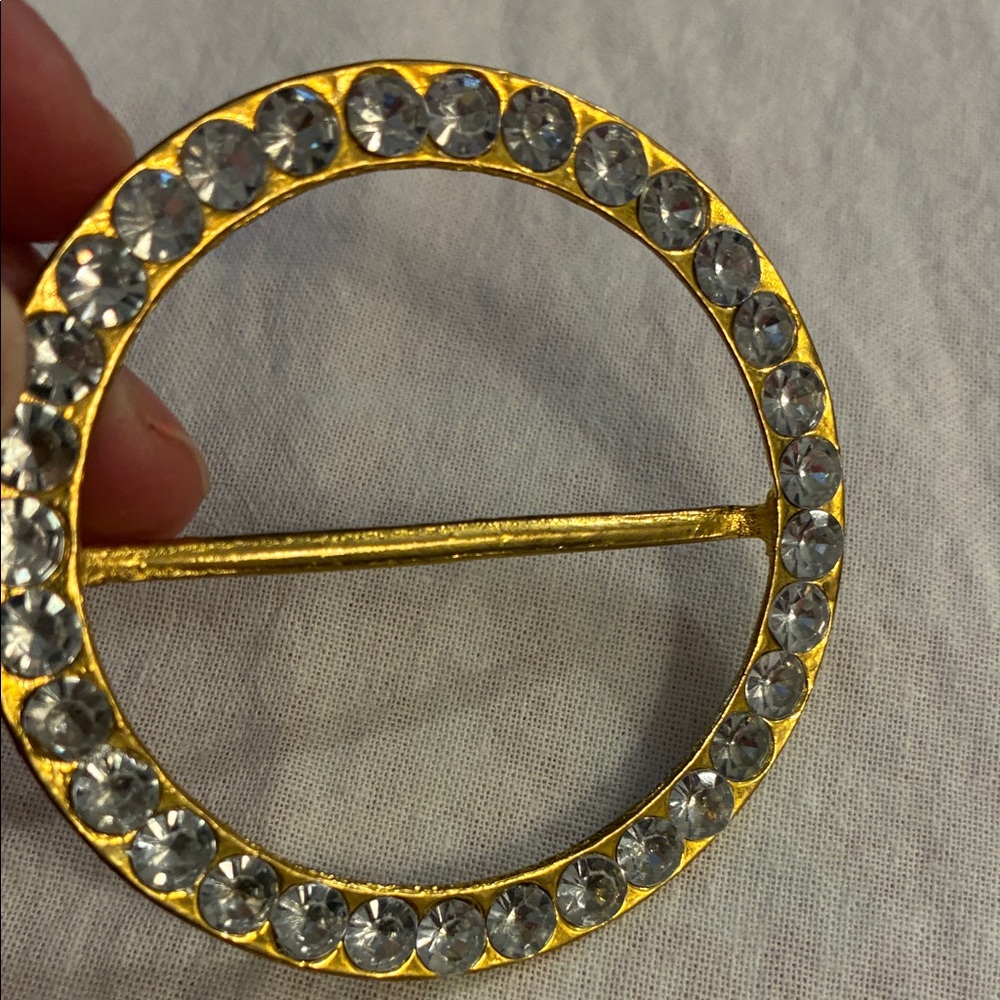 Gold tone and Crystal Round Metal Belt Buckle Slider Scarf Clip - Picture 5 of 6